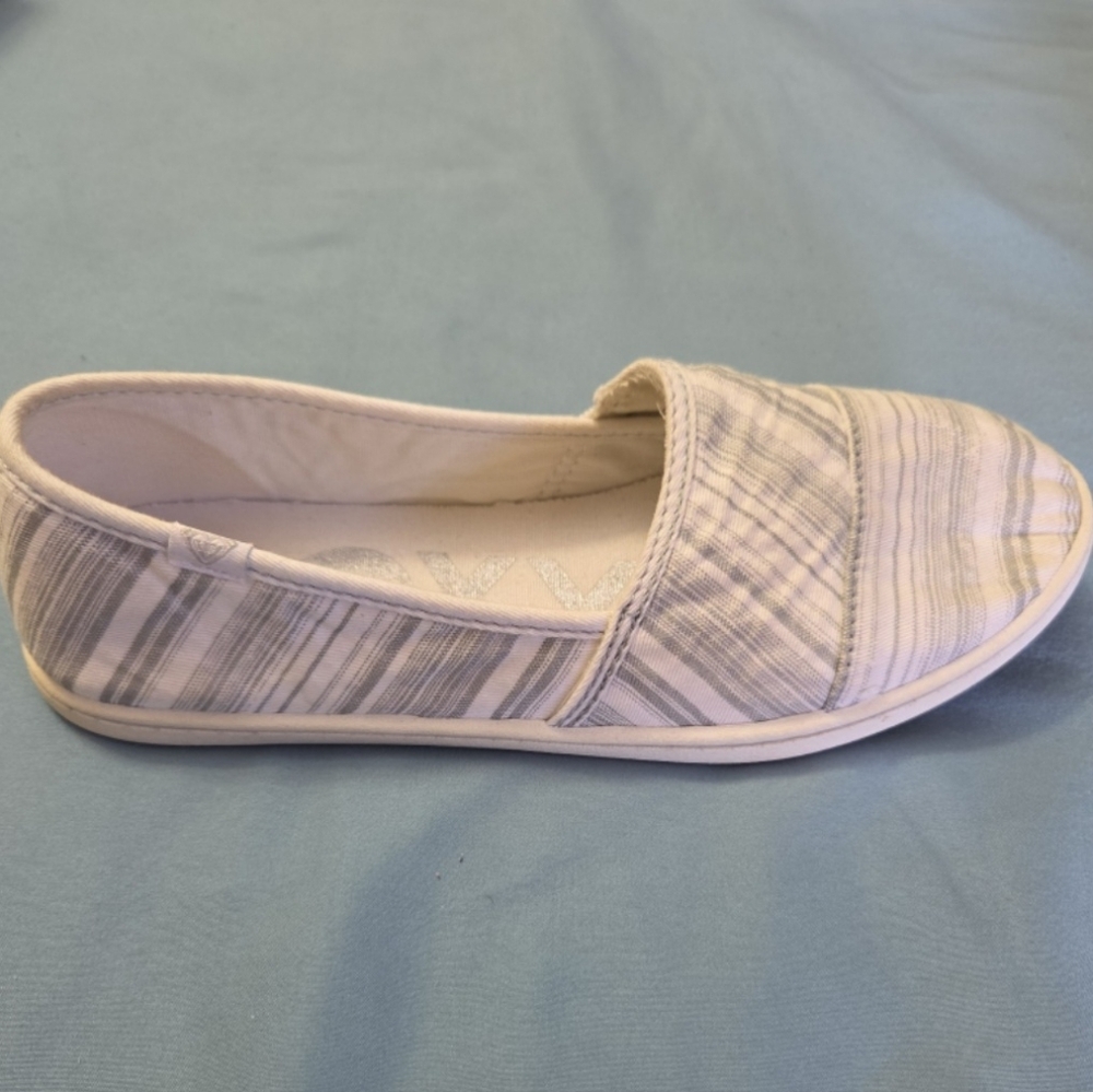 Roxy Women's Casual Striped Flats - Cream and Gray - Picture 3 of 5